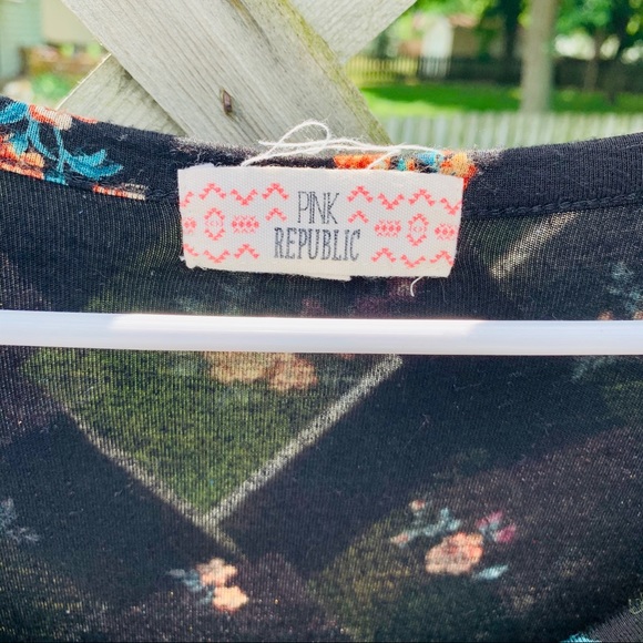 Black Floral Long Sleeve - Picture 4 of 4